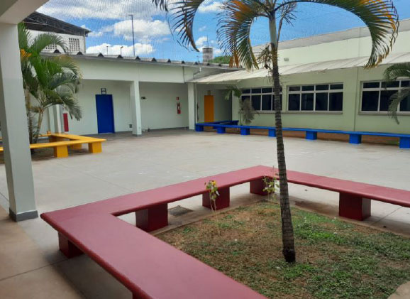 Pátio interno da escola